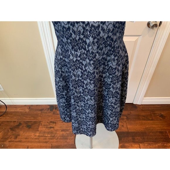 BCBG Max Azria "Noreen" Blue & White Floral Fit & Flare Dress, Size S NWT! - Picture 3 of 7